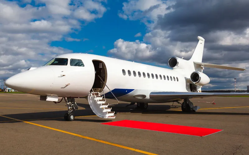 Investor Pitch deck for aircraft Charter business